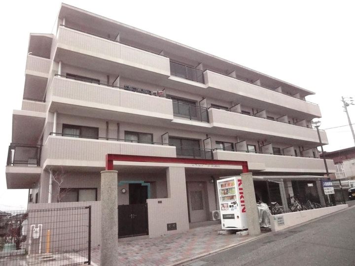 ヴィヴァーチェ浅川の外観