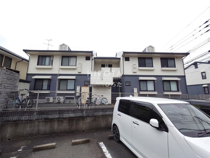 メゾンシャトーE棟の外観