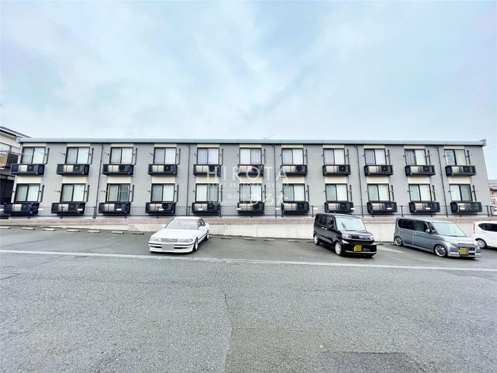 レオパレスレシエージュ本城東の外観