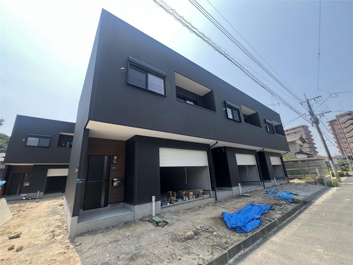 ラグナ・セカGarage03 B棟の外観