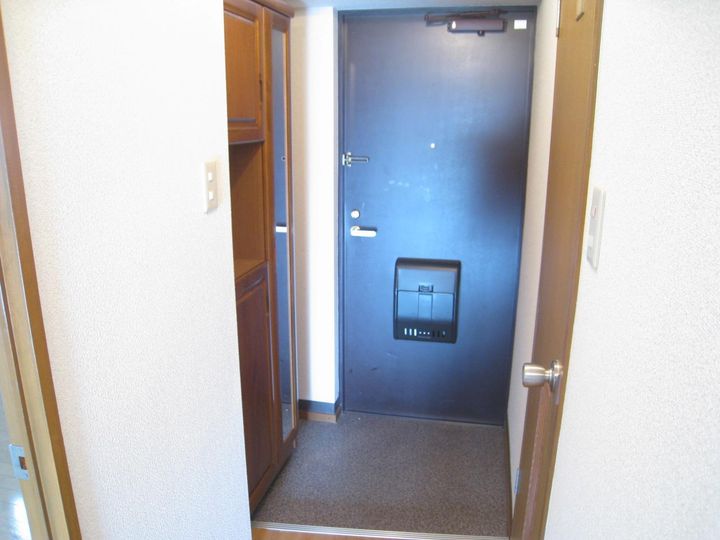 サンローゼ本城東の玄関