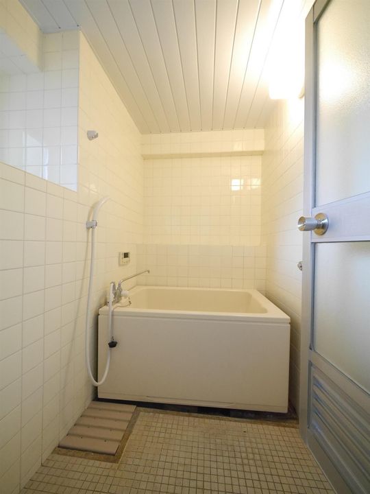 やすよしビルの風呂