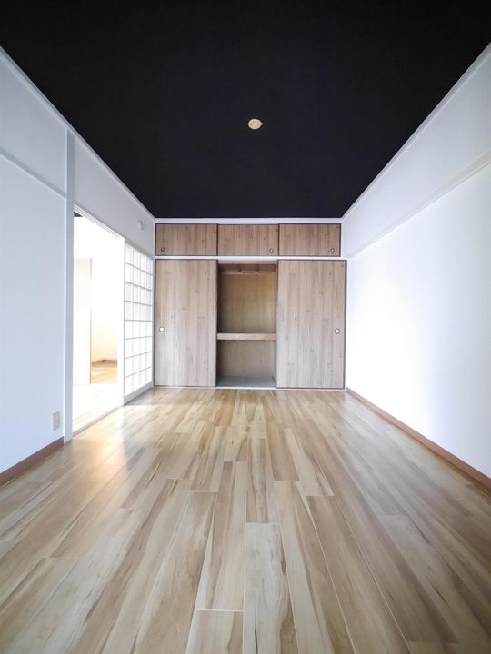 やすよしビルの内装