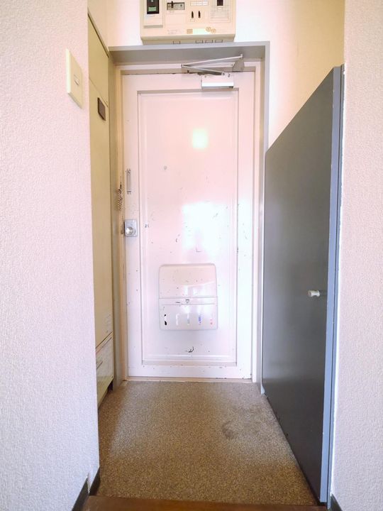 PLEAST医生ヶ丘の玄関