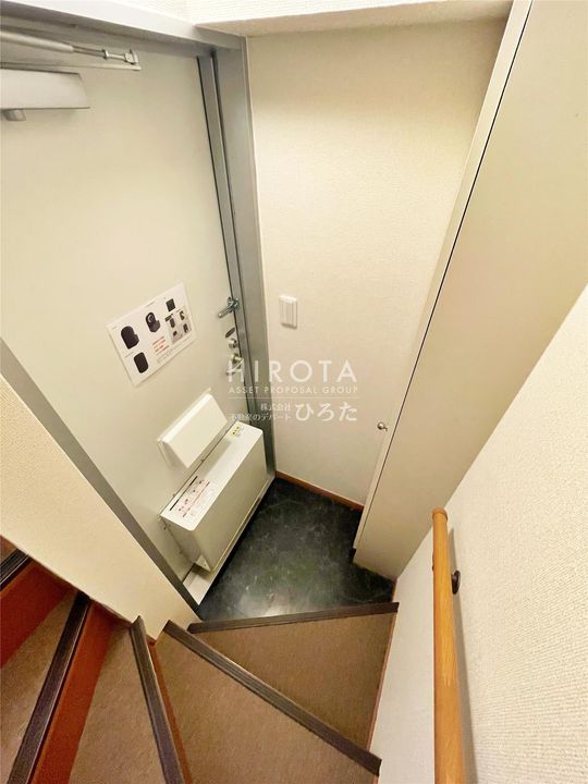 レオパレスレシエージュ本城東の玄関