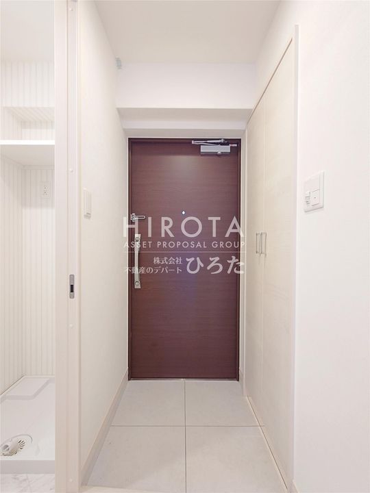 コンダクトレジデンスHIBIKINOの玄関