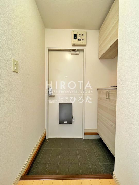 アーバン十字路A棟の玄関