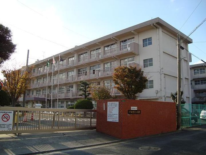 シャトレ折尾の周辺