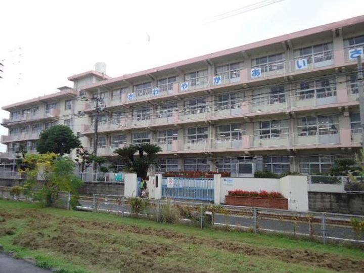 メゾンシャトーE棟の周辺