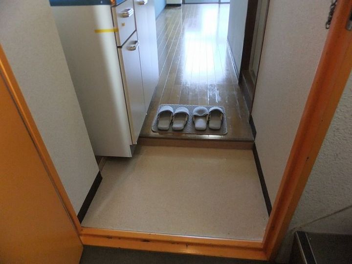 船岡山ハイツ405の玄関