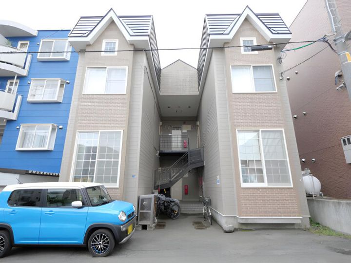 レオパレス南郷7丁目第9の外観