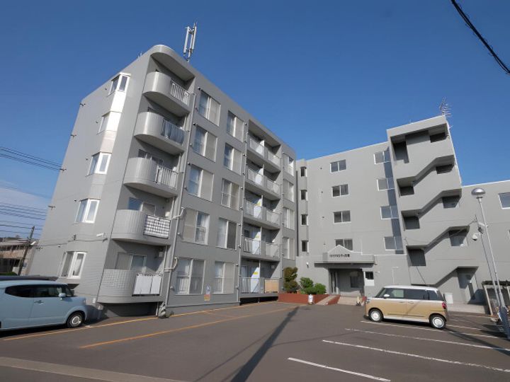 ロイヤルシティ月寒の外観