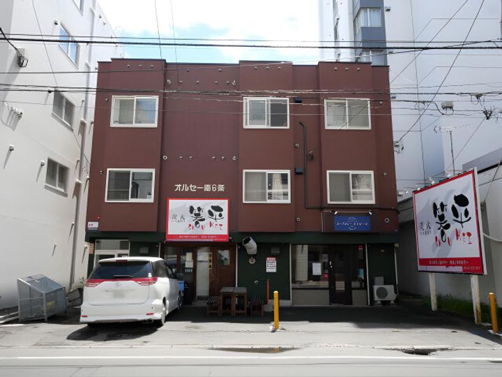 オルセー南6条202の外観