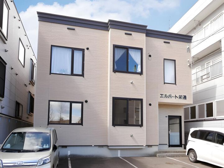 エルポート栄通の外観