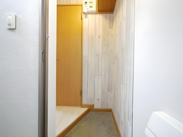 フォレスト南郷301の玄関