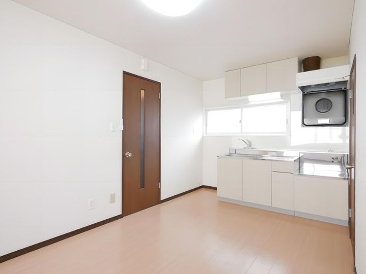 ホワイトコートカヤ13105の内装