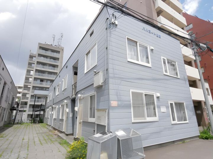 パルコート山鼻205の外観