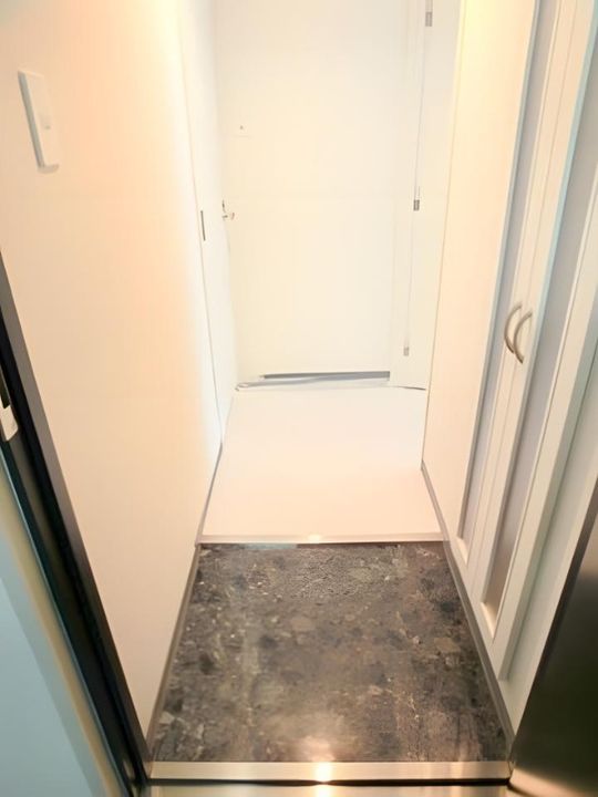 カームレジデンス美園の玄関