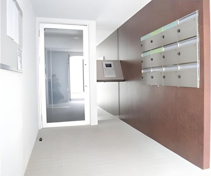 カームレジデンス美園の玄関