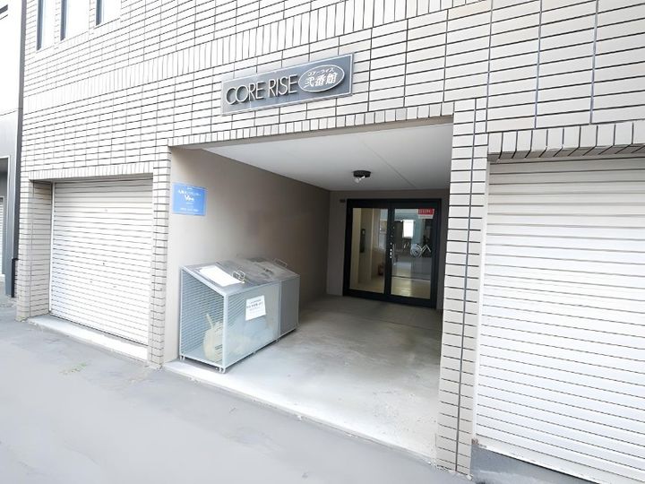コアライズ弐番館201の玄関