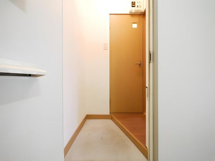 エスコート美園中央205の玄関