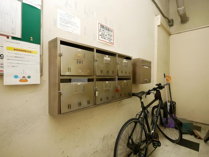 8・4サウンドビルの玄関