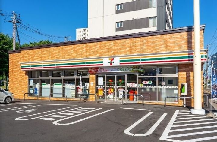 輝和(KIWA)の周辺