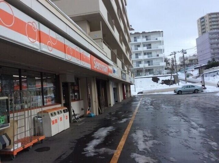 ホークメゾン札幌2号館212の周辺