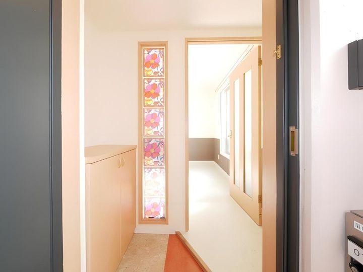 グランメール学園前102の玄関