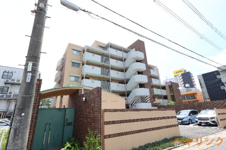 シャルマン高社の外観