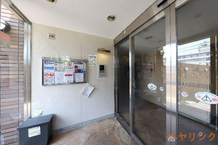 シャルマン高社の玄関