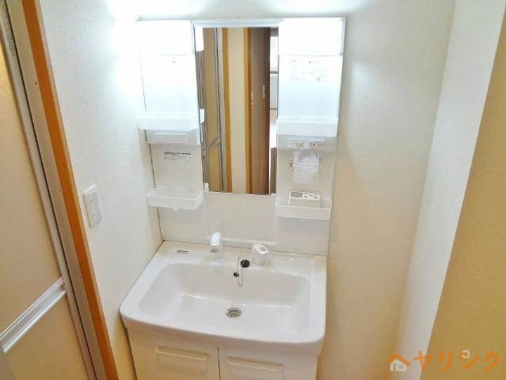 コンラッドのその他画像