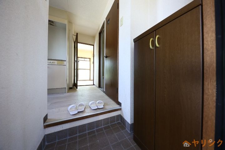 コーポ社台の玄関