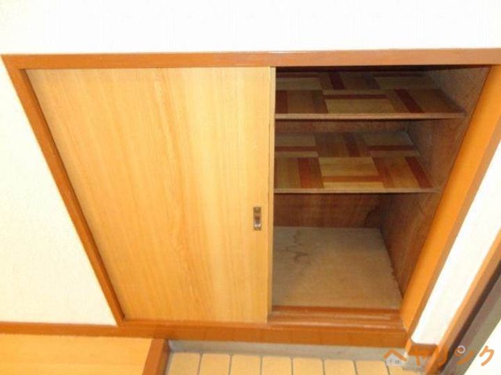 ブルーデル東一社101の玄関