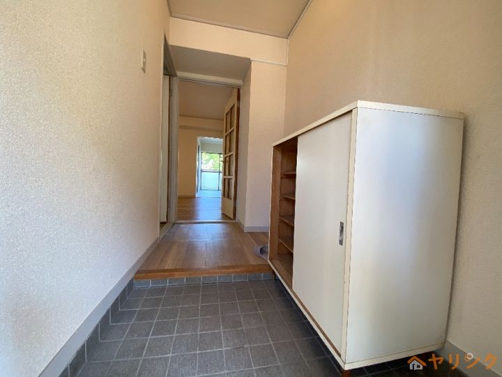 エレガンスⅡ202の玄関