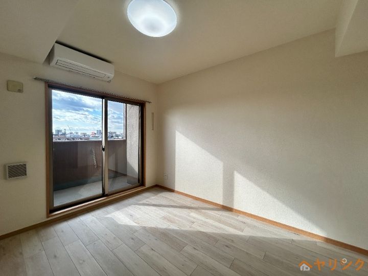 アーデン上社の内装