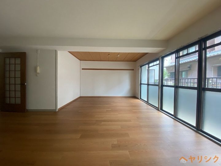 ミリアン宮前の内装