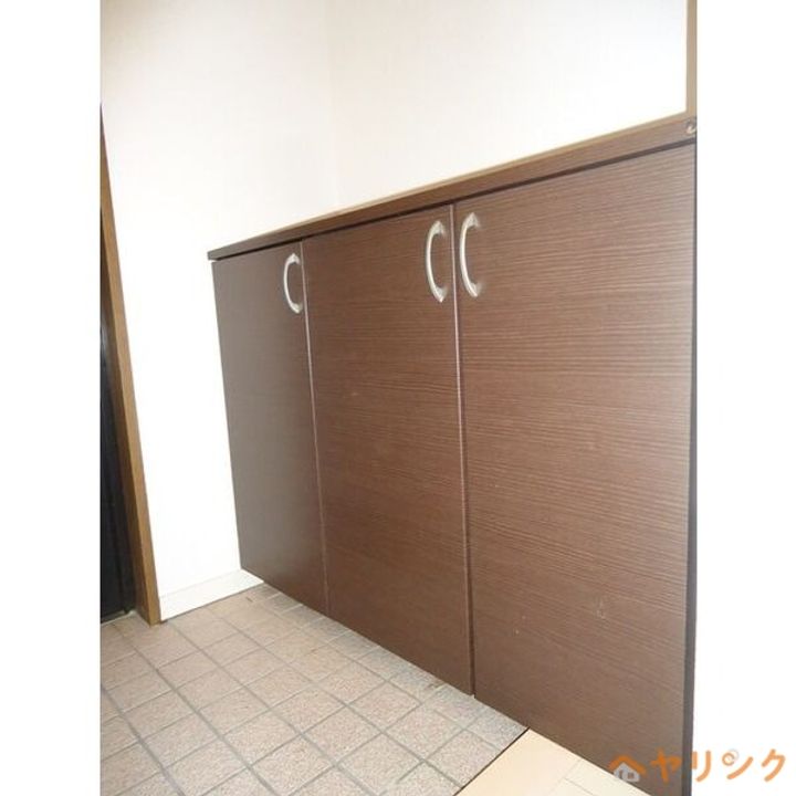 ラウムズ虹ヶ丘の玄関