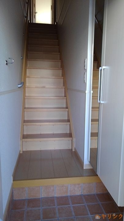 エボルシオン東光 Bの玄関