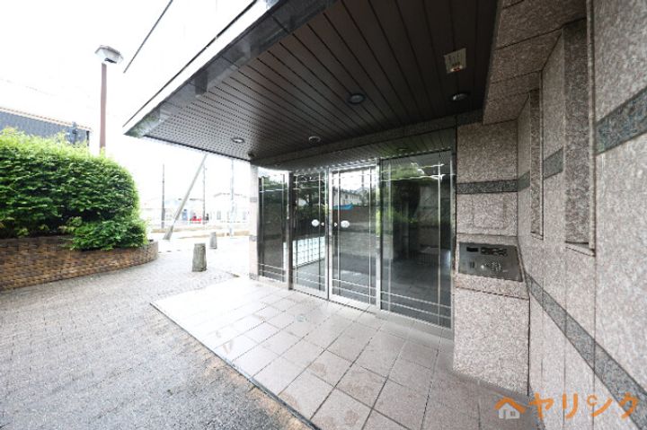 リ-フマンション グロリアスの玄関