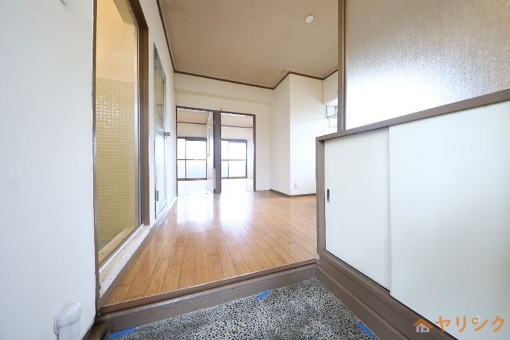 榊原ビルの玄関