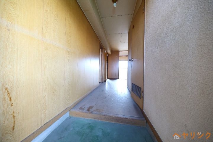 メゾンドールサカエの玄関