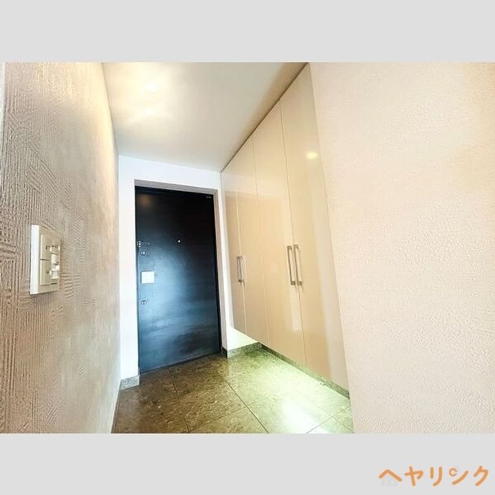 プラウド一社の玄関