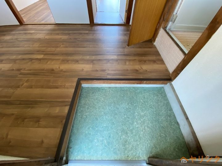 めぞん極楽の玄関