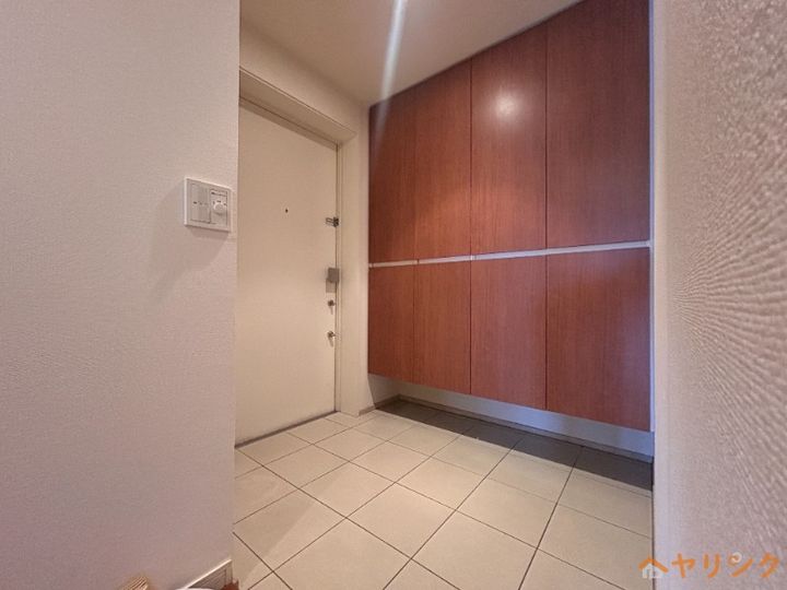 プライムメゾン富士見台の玄関