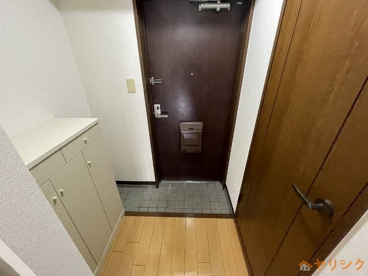 ハイツ山光の玄関