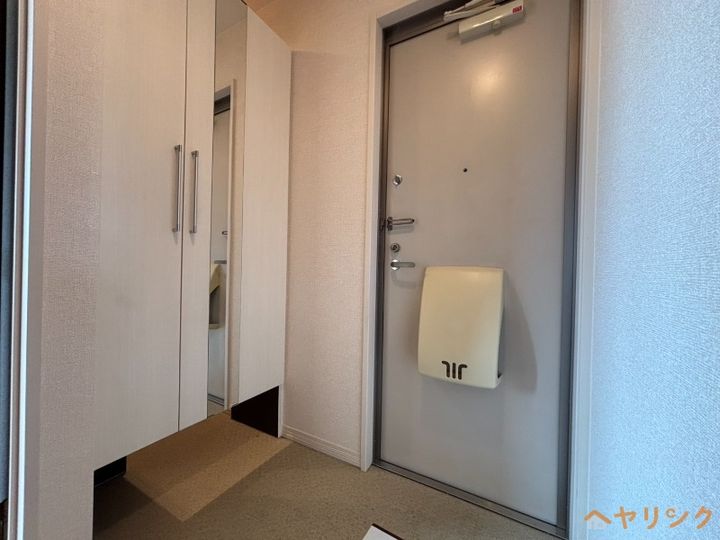 グラス ツイン A301の玄関