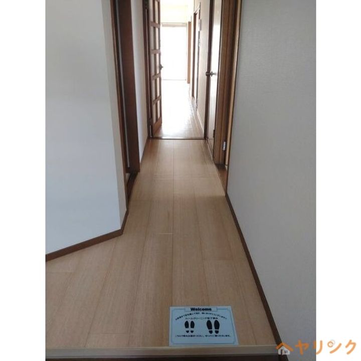 オオタ上菅ビル105の玄関