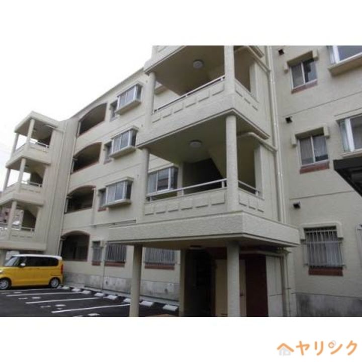 オオタ上菅ビル105の玄関