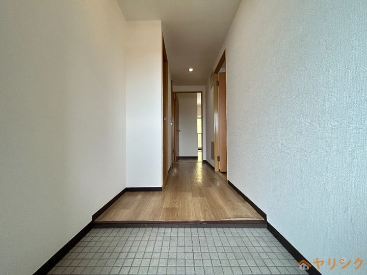 日進エクセルハイツ203の玄関